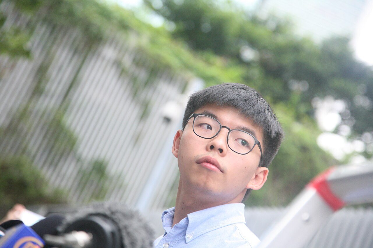 出身基督徒家庭的香港青年领袖黄之锋,少年时以学运成名,因民主抗争多次入狱,至今在押。2019年,他获颁兰托斯人权奖——七