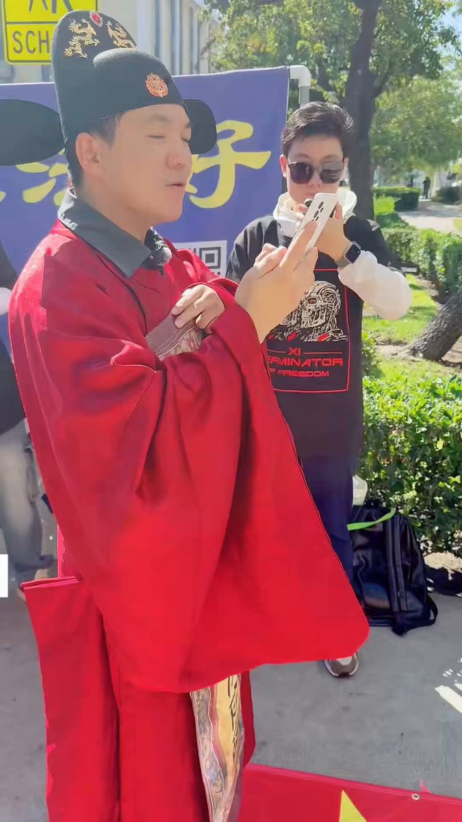赵燕涛演讲视频封面：中领馆前模仿习近平讲话